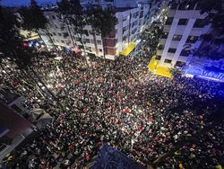 Warga Maroko Padati Jalanan, Pestapora Timnasnya Lolos ke 16 Besar