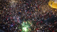 Ribuan warga itu merayakan kemenangan tim nasional mereka usai mengalahkan Kanada 2-1 di Piala Dunia 2022. (AP Photo/Mosaab Elshamy)