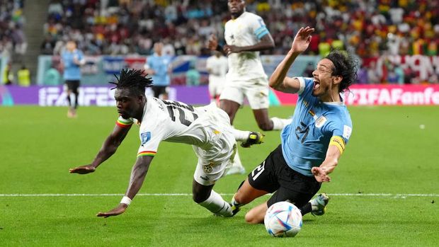 Uruguay's Edinson Cavani is taken down by Ghana's Seidu Alidu which is not given as a penalty during the FIFA World Cup Group H match at the Al Janoub Stadium in Al-Wakrah, Qatar. Picture date: Friday December 2, 2022. (Photo by Nick Potts/PA Images via Getty Images)