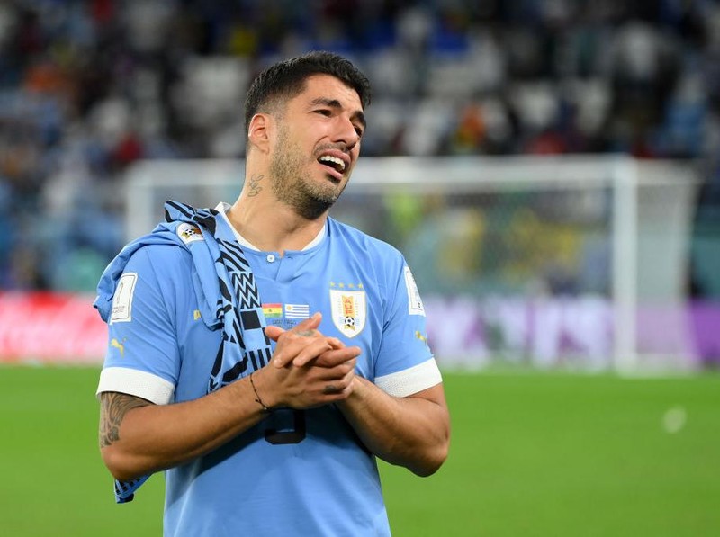 AL WAKRAH, QATAR - DECEMBER 02: Luis Suarez of Uruguay looks dejected after their sides' elimination from the tournament during the FIFA World Cup Qatar 2022 Group H match between Ghana and Uruguay at Al Janoub Stadium on December 02, 2022 in Al Wakrah, Qatar. (Photo by David Ramos - FIFA/FIFA via Getty Images)