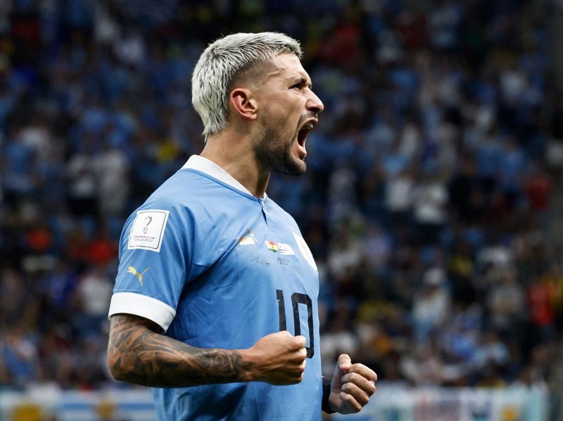 AL WAKRAH, QATAR - DECEMBER 02: Luis Suarez (L) of Uruguay reacts after his team's elimination during the FIFA World Cup Qatar 2022 Group H match between Ghana and Uruguay at Al Janoub Stadium on December 02, 2022 in Al Wakrah, Qatar. (Photo by Stu Forster/Getty Images)