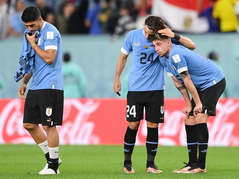 AL WAKRAH, QATAR - DECEMBER 02: Luis Suarez (L) of Uruguay reacts after his team's elimination during the FIFA World Cup Qatar 2022 Group H match between Ghana and Uruguay at Al Janoub Stadium on December 02, 2022 in Al Wakrah, Qatar. (Photo by Stu Forster/Getty Images)