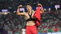 Korea berbalik unggul di injury time. Hwang Hee-chan menaklukkan Diogo Costa usai menuntaskan serangan balik.