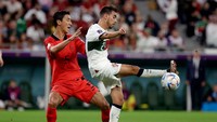 Laga Korea Selatan vs Portugal di Grup H digelar di Education City Stadium, Al Rayyan, Jumat (2/12/2022) malam WIB. Portugal unggul cepat pada menit kelima lewat Ricardo Horta.