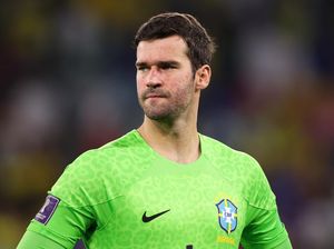 Ada Apa dengan Alisson Becker? Ada Apa dengan Alisson Becker?