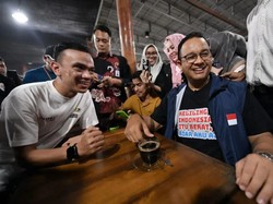 Kaus Anies di Aceh: Keliling Indonesia Itu Berat, Biar Aku Aja