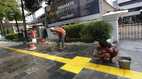 Trotoar Jalan Merdeka Selatan Direvitalisasi