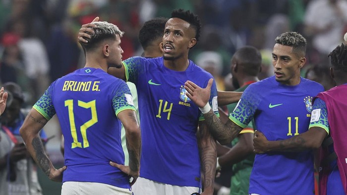 LUSAIL CITY, QATAR - DECEMBER 02: Bruno Guimarães of Brazil is seen at full time with Éder Militão of Brazil during the FIFA World Cup Qatar 2022 Group G match between Cameroon and Brazil at Lusail Stadium on December 02, 2022 in Lusail City, Qatar. (Photo by Ian MacNicol/Getty Images)