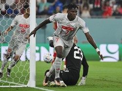 Swiss Kembali Memimpin, Serbia & Kamerun Terdesak