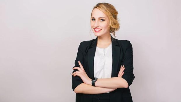 Cara Menjadi Perempuan Cerdas dan Kaya Raya yang Mandiri Finansial/ Foto: freepik.com/lookstudio