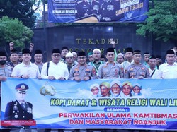 Cegah Radikalisme, Polisi Nganjuk Ajak Warga Ziarah Wali Lima