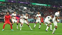 Kim Young-gwon menyambar bola tersebut dengan leluasa untuk menyamakan skor menjadi 1-1, membalas gol Ricardo Horta pada menit kelima. (Foto: Getty Images/Chris Brunskill/Fantasista)