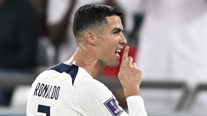 AL RAYYAN, QATAR - DECEMBER 02: Cristiano Ronaldo of Portugal gestures after he is substituted during the FIFA World Cup Qatar 2022 Group H match between South Korea and Portugal at Education City Stadium in Al Rayyan, Qatar on December 02, 2022. (Photo by Ercin Erturk/Anadolu Agency via Getty Images)