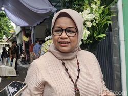 Fery Farhati Takziah ke Rumah Duka Ferry Mursyidan, Sampaikan Pesan Anies