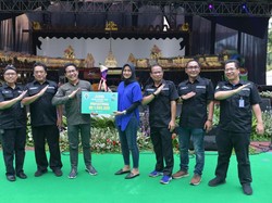 Peringati HBT ke-72, Gus Halim Serahkan Penghargaan dan Bantuan