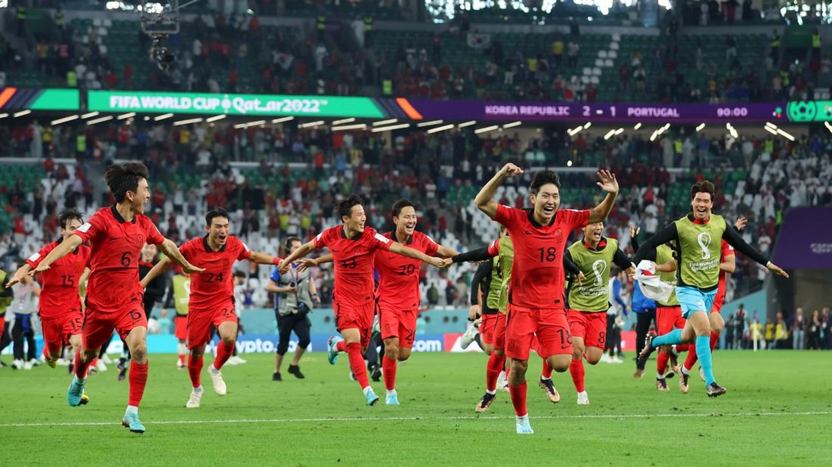 Korea Selatan lolos dramatis ke 16 besar Piala Dunia 2022 dan menyingkirkan Uruguay.(Foto: Getty Images/Alex Grimm)