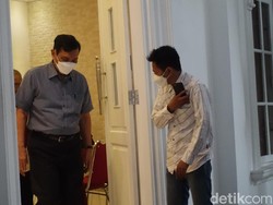 Luhut Datangi Kediaman Calon Besan Jokowi di Sleman, Ada Apa?