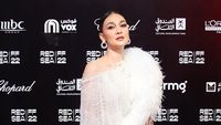 Gaya Glamor Luna Maya di Red Sea Film Festival 2022 yang Digelar di Jeddah