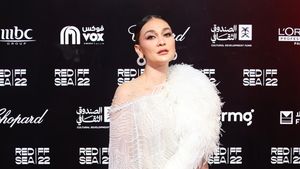 Gaya Glamor Luna Maya di Red Sea Film Festival 2022 yang Digelar di Jeddah