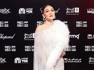 Gaya Glamor Luna Maya di Red Sea Film Festival 2022 yang Digelar di Jeddah