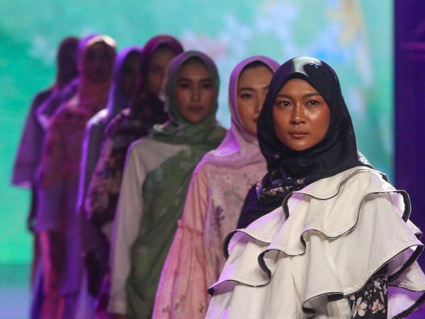 Meniti Keindahan Motif Kain Indonesia di Spotlight