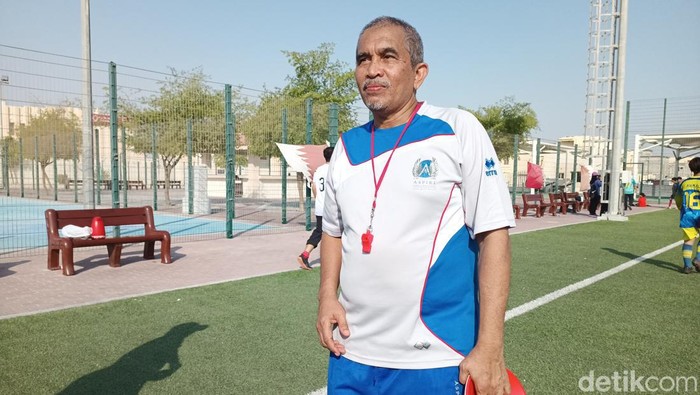 Pelatih Al-Khor Football Community, Muhammad Yunus Bani.