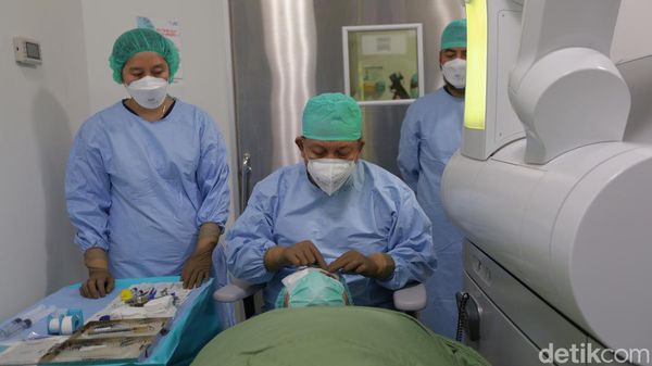 Nih, Teknologi Laser yang Bikin Pasien Bebas dari Kacamata