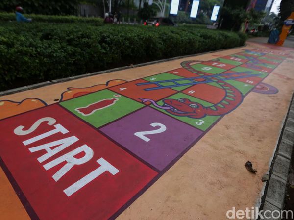 Nostalgia Permainan Tradisional di Kolong JLNT Kuningan