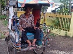 Senjakala Penarik Becak di Kota Bandung