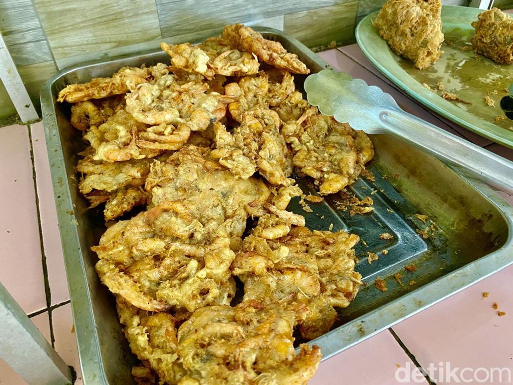 Berburu Bakwan Udang di Rumah Makan Legendaris Gunung Sindur Berburu Bakwan Udang di Rumah Makan Legendaris Gunung Sindur