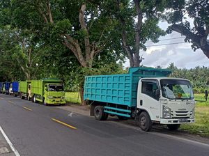 Sopir Truk Antre Berjam-jam hingga Menginap di SPBU Karangasem Demi Solar Sopir Truk Antre Berjam-jam hingga Menginap di SPBU Karangasem Demi Solar