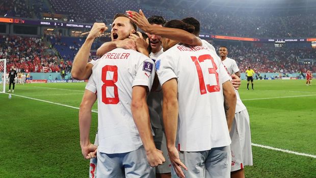 Soccer Football - FIFA World Cup Qatar 2022 - Group G - Serbia v Switzerland - Stadium 974, Doha, Qatar - December 2, 2022 Switzerland's Remo Freuler celebrates scoring their third goal with teammates REUTERS/Suhaib Salem