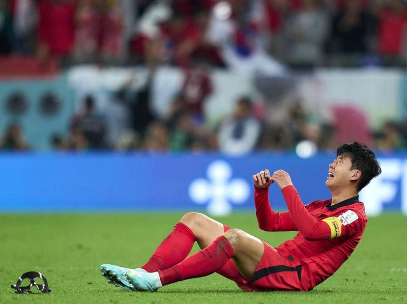 AL RAYYAN, QATAR - DECEMBER 02: Heungmin Son of Korea Republic celebrates victory after the FIFA World Cup Qatar 2022 Group H match between Korea Republic and Portugal at Education City Stadium on December 02, 2022 in Al Rayyan, Qatar. (Photo by Juan Luis Diaz/Quality Sport Images/Getty Images)