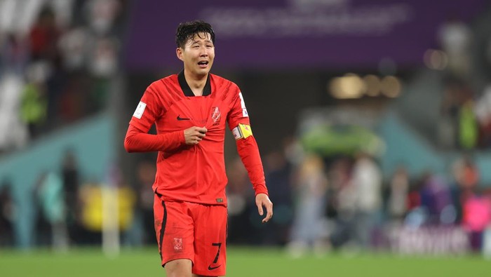 AL RAYYAN, QATAR - DECEMBER 02: an emotional moment for Son Heung-Min of South Korea as his country qualify for the round of 16 during the FIFA World Cup Qatar 2022 Group H match between Korea Republic and Portugal at Education City Stadium on December 2, 2022 in Al Rayyan, Qatar. (Photo by Charlotte Wilson/Offside/Offside via Getty Images)