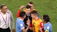 Siebert diserang skuad Uruguay dari berbagai penjuru. Foto: Getty Images/Ryan Pierse