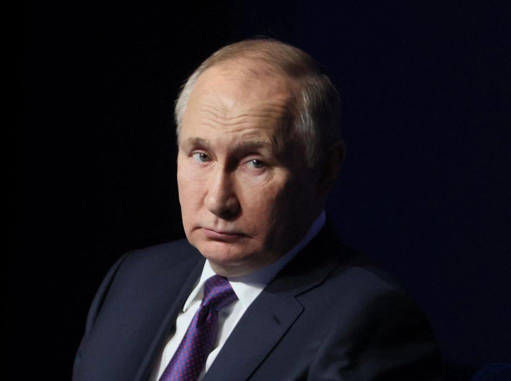 Peraih Nobel Perdamaian Rusia Desak Putin Diadili Atas Kejahatan Perang