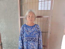 Dinsos Serang Evakuasi-Rawat Ibu yang Dipasung Keluarga di Tengah Hutan