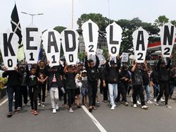 Aremania Ngotot Kawal Sidang Tragedi Kanjuruhan di PN Surabaya