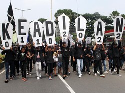 Aremania Ngotot Kawal Sidang Tragedi Kanjuruhan di PN Surabaya