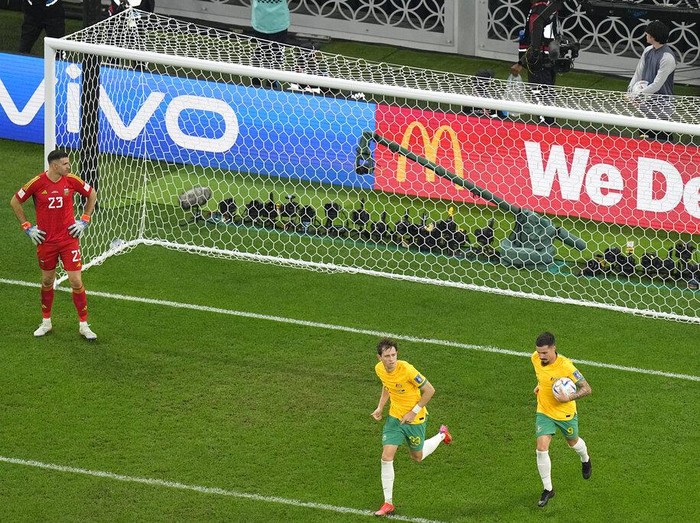 Argentina dan Belanda akan 'berduel' di perempatfinal Piala Dunia 2022. Argentina lolos setelah mengalahkan Australia, sementara Belanda menaklukkan AS.