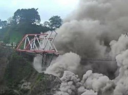 Awan Panas Semeru Mulai Terjang Jembatan Gladak Perak Lumajang