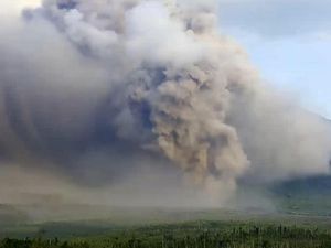 Gubernur Khofifah: 2.219 Jiwa Mengungsi ke 12 Titik akibat Semeru Erupsi Gubernur Khofifah: 2.219 Jiwa Mengungsi ke 12 Titik akibat Semeru Erupsi