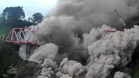 Awan Panas Gunung Semeru Terjang Jembatan Gladak Perak