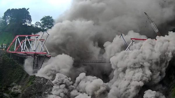 Awan Panas Gunung Semeru Terjang Jembatan Gladak Perak