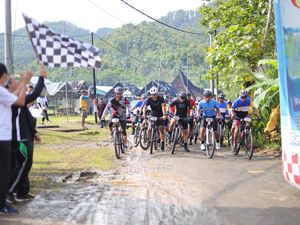 Gaspol! Ratusan Pesepeda Diajak Telusuri Keindahan Perbukitan Menoreh Gaspol! Ratusan Pesepeda Diajak Telusuri Keindahan Perbukitan Menoreh