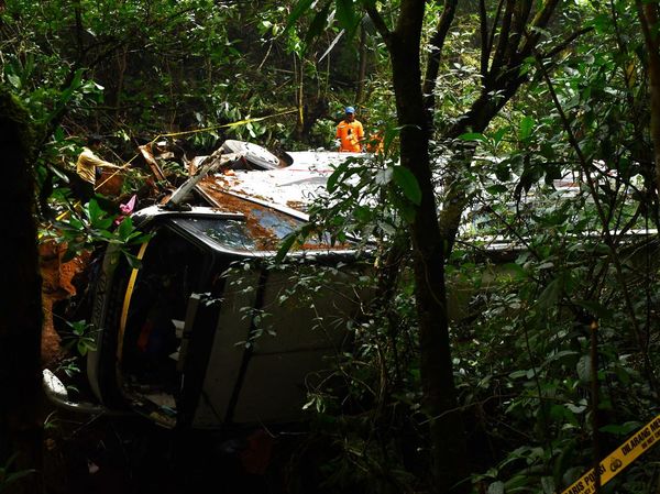 Begini Kondisi Bus Pariwisata yang Masuk Jurang di Magetan