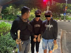 Dua Pemuda Tertangkap Bawa Golok Usai Pesta Miras dan Konvoi Cari Musuh