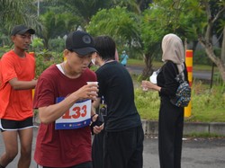Ajang Fun Run UWM Surabaya Beri Layanan Pemeriksaan Tulang-Edukasi Lari