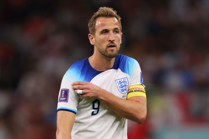 DOHA, QATAR - NOVEMBER 29:  Harry Kane of England during the FIFA World Cup Qatar 2022 Group B match between Wales and England at Ahmad Bin Ali Stadium on November 29, 2022 in Doha, Qatar. (Photo by Marc Atkins/Getty Images)