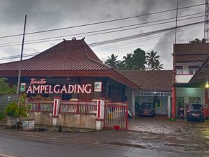 Ampelgading Malang Diguyur Hujan Abu Imbas Awan Panas Gunung Semeru Ampelgading Malang Diguyur Hujan Abu Imbas Awan Panas Gunung Semeru